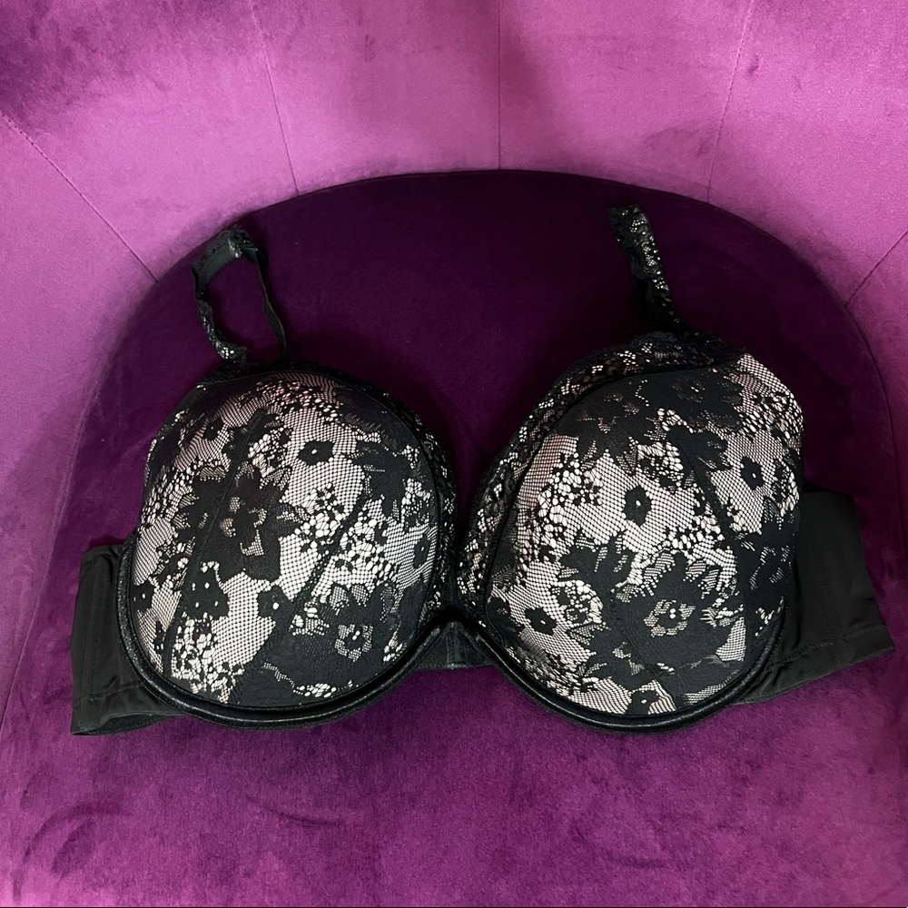Black lace over nude bra Cacique size 46 D